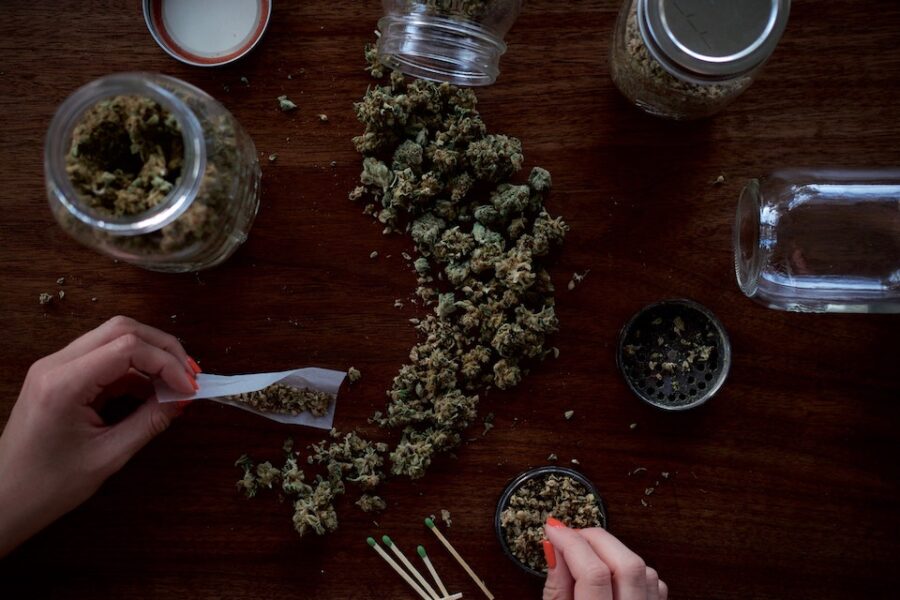 De gevaren van cannabisgebruik worden onderbelicht, volgens Lieven Van Ermen