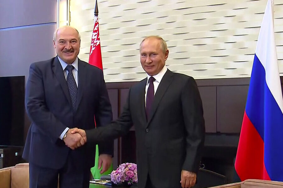 De Russische president Poetin en de zelfbenoemde Wit-Russische president
Loekasjenko vorig jaar.