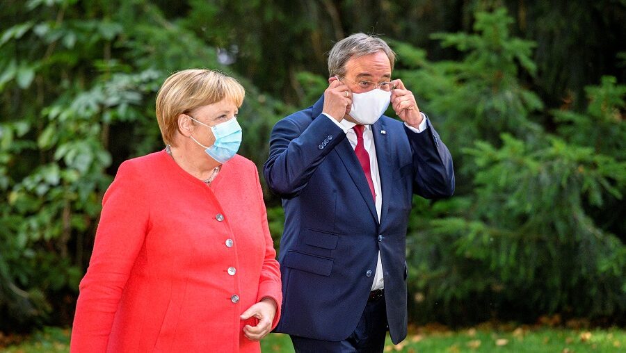 Armin Laschet hoopt volgend jaar Angela Merkel op te volgen als kanselier, maar
maakt nu even geen al te beste beurt in zijn thuisstaat, met zijn
hoogstpersoonlijke mondmaskersaga.