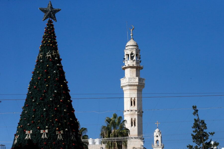 Voor een aantal mainstream moslims in het Midden-Oosten is het niet
ongebruikelijk om deel te nemen aan de religieuze vieringen van christenen. Maar
voor Hamas is dit taboe.