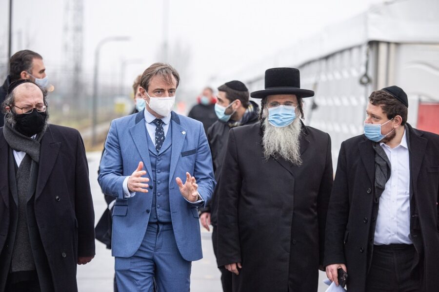 De orthodox-Joodse gemeenschap in Antwerpen leeft de maatregelen na. De manier
waarop ze de laatste tijd met de vinger wordt gewezen, wakkert enkel
antisemitisme aan.