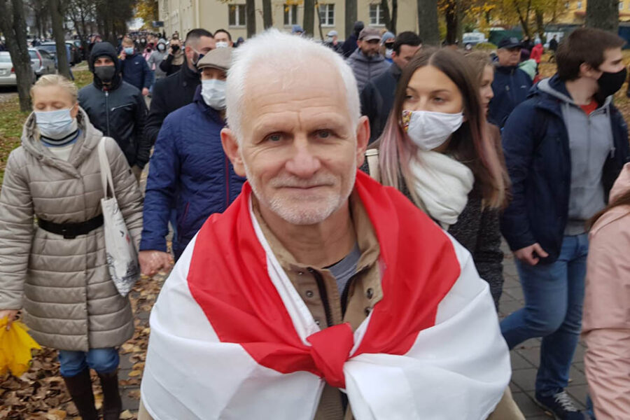 Ales Bjaljatski: Het is moeilijk prognoses te doen, maar alles wijst erop dat
het dit jaar niet zal lukken de protesten te onderdrukken zoals dat in
voorafgaande decennia wel het geval was.’