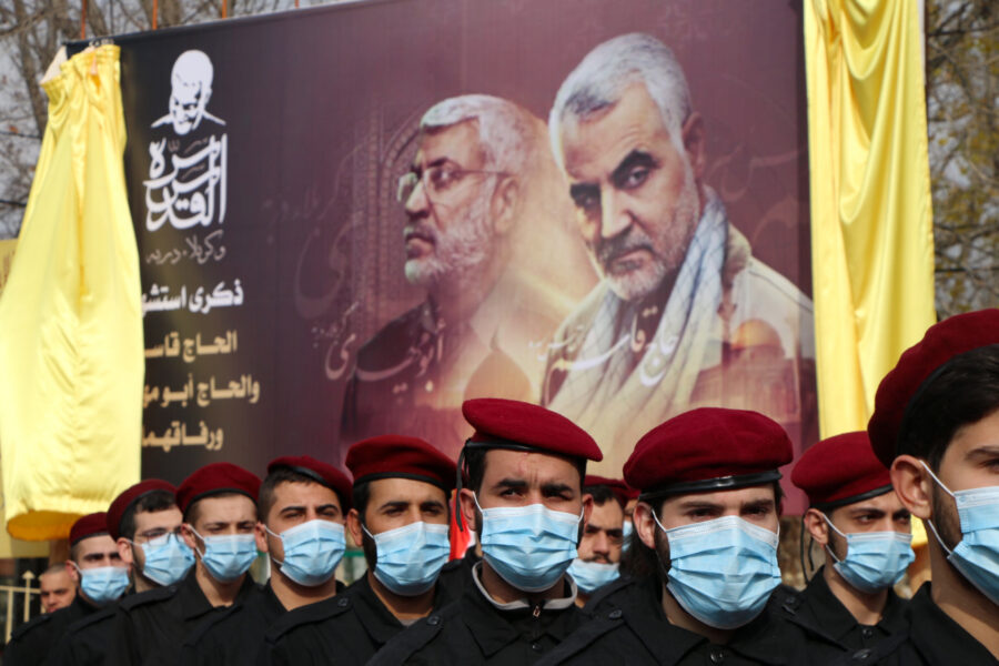 Een parade van Hezbollah-leden in de Bekaavallei