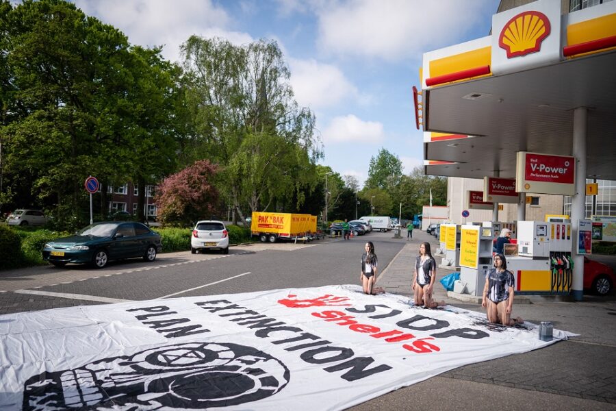 Klimaatactivisten haalden hun slag thuis in een rechtzaak tegen Shell in
Nederland. Maar helpen ze de klimaatzaak zo eigenlijk wel vooruit?