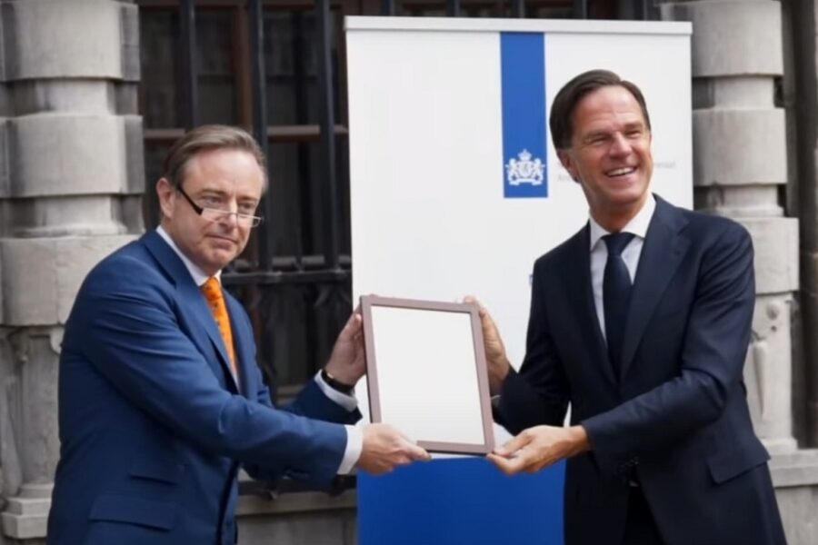 Burgemeester Bart De Wever ontvangt Minister-President Mark Rutte op het
Antwerps stadhuis.