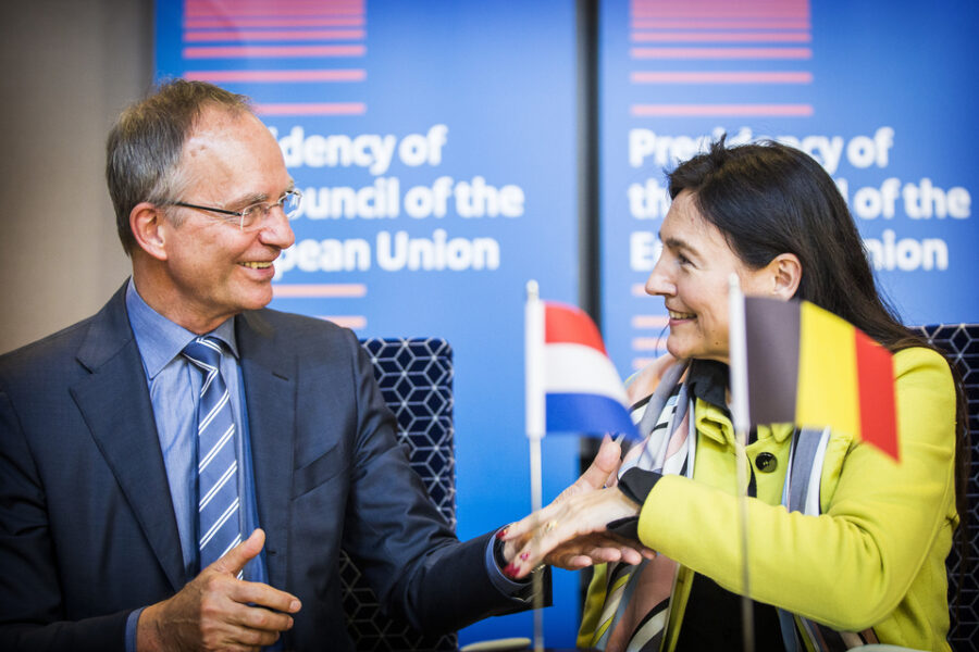 Toenmalig minister van Economische Zaken Henk Kamp met toenmalig minister van
Energie Marie-Christine Marghem in 2016. Zal Kamp ook nu zich weer laten kennen
door de Haagse bureaucratie?