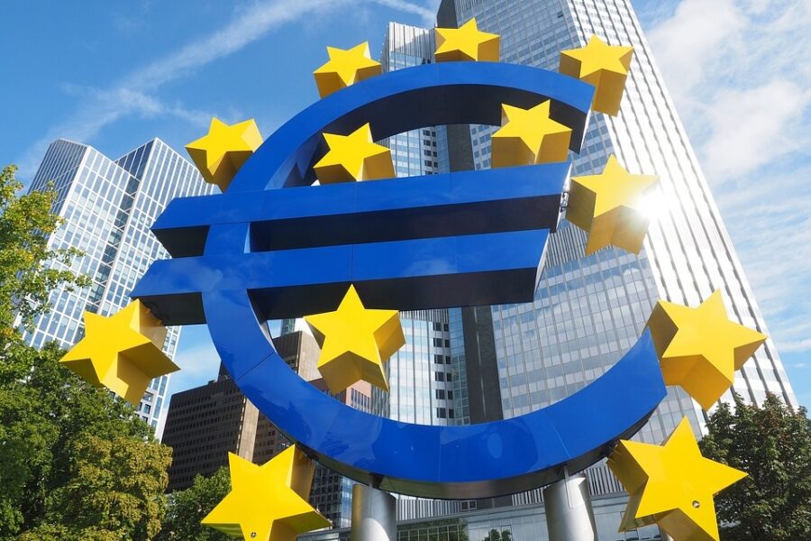Feitelijk is de ECB compleet gepolitiseerd, en is de euro daarmee
gehypothekeerd.