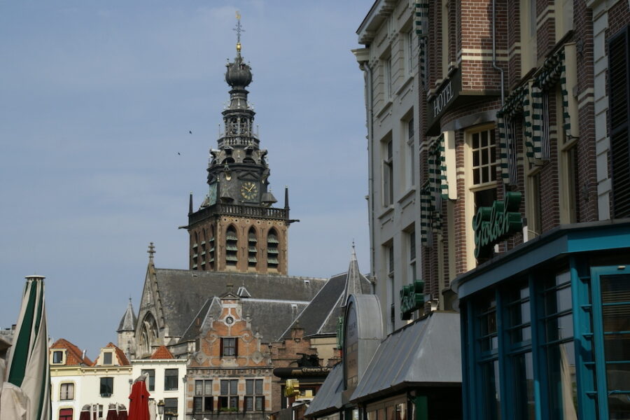 Zicht op de Stevenskerk in Nijmegen