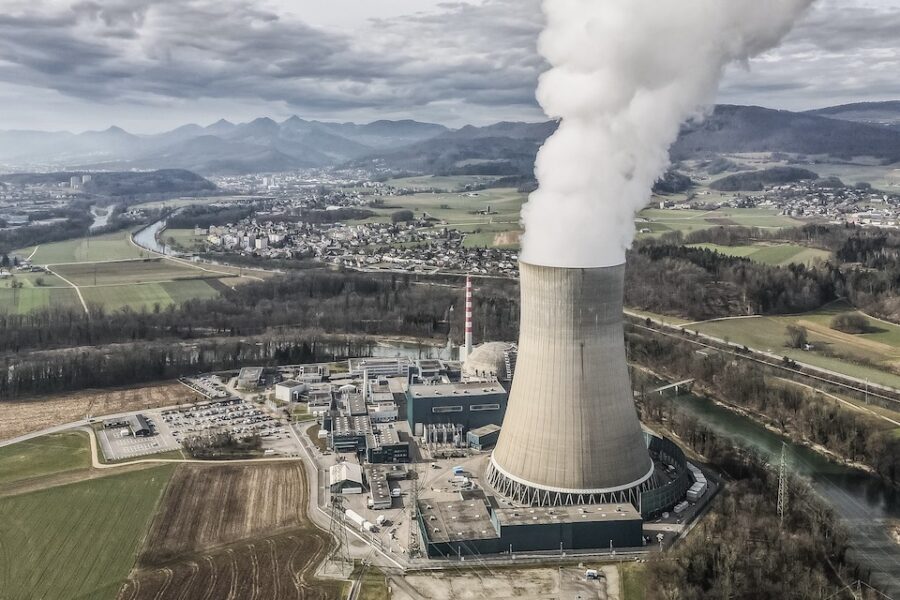 Omdat foto’s van Doel en Tihange ‘Verboten!’ zijn hier een mooi prentje van een
Zwitserse kerncentrale.