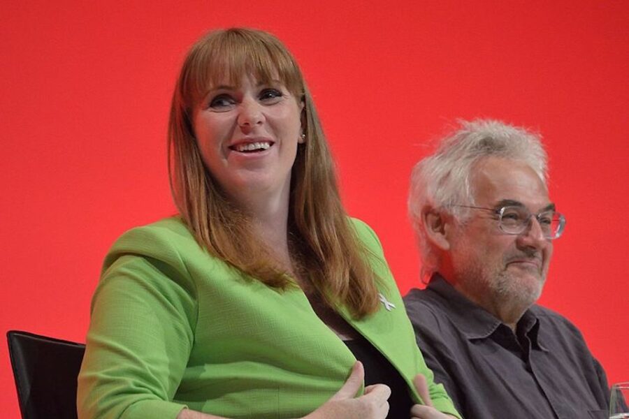 Angela Rayner, de nummer 2 van Labour, zou Johnson regelmatig bewust afleiden