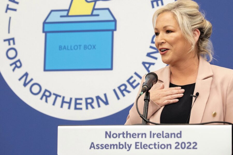 Michelle O’Neill van Sinn Féin na de overwinning
