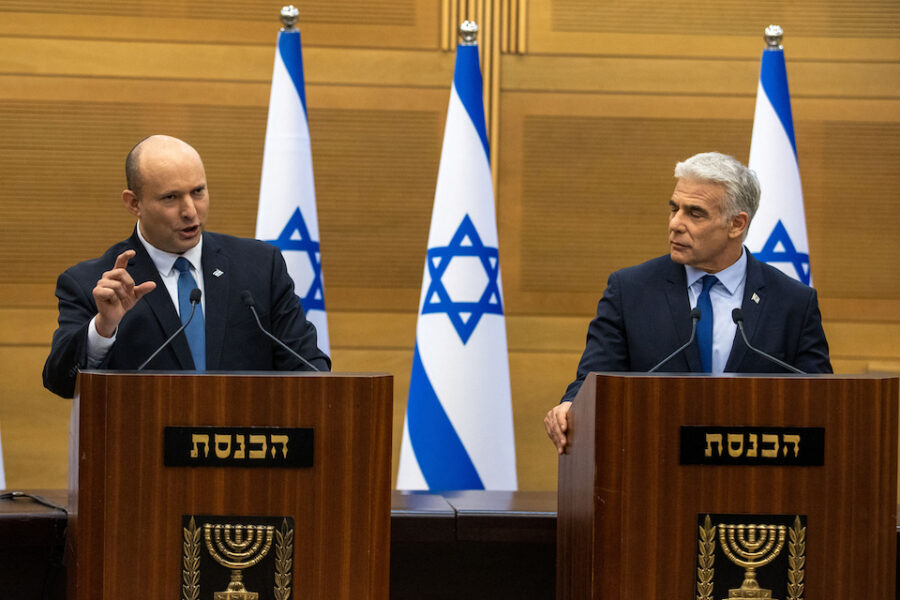Naftali Bennett (links) en Yair Lapid, die nu waarnemend president wordt.