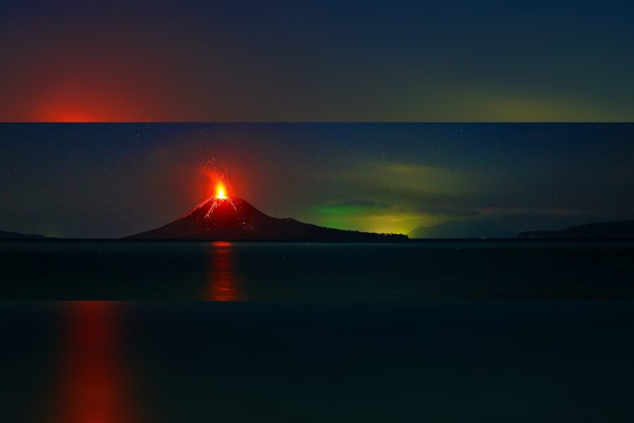 De Krakatau spuwt vuur.