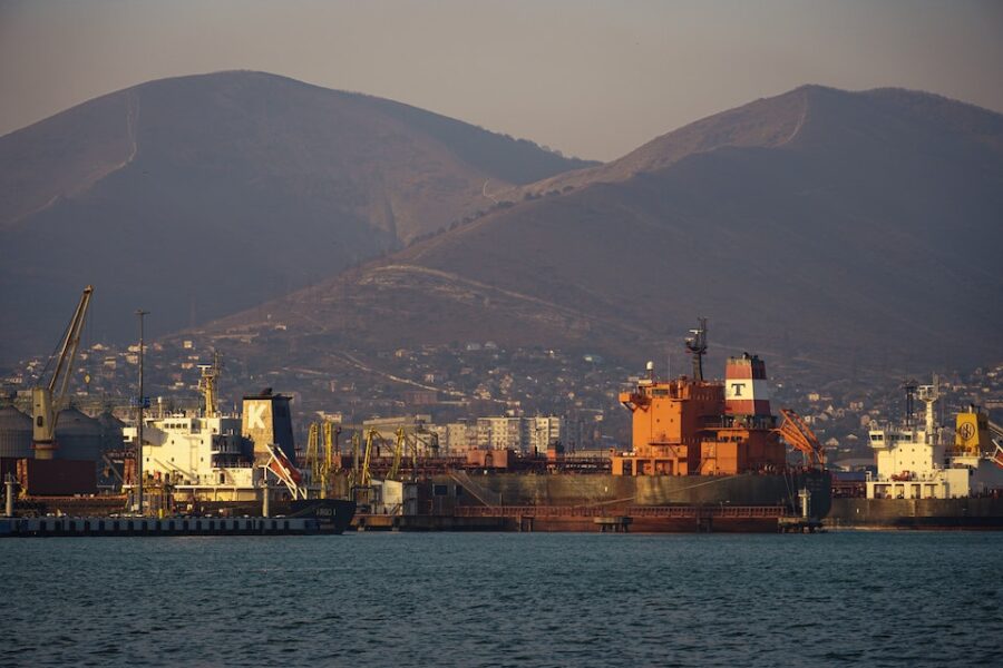 Tankers in de haven van Novorossiysk aan de Zwarte Zee.