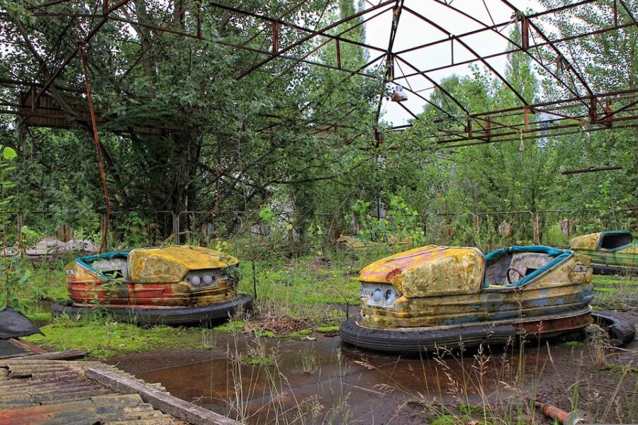Een na de kernramp verlaten pretpark in Pripyat bij Tsjernobyl.