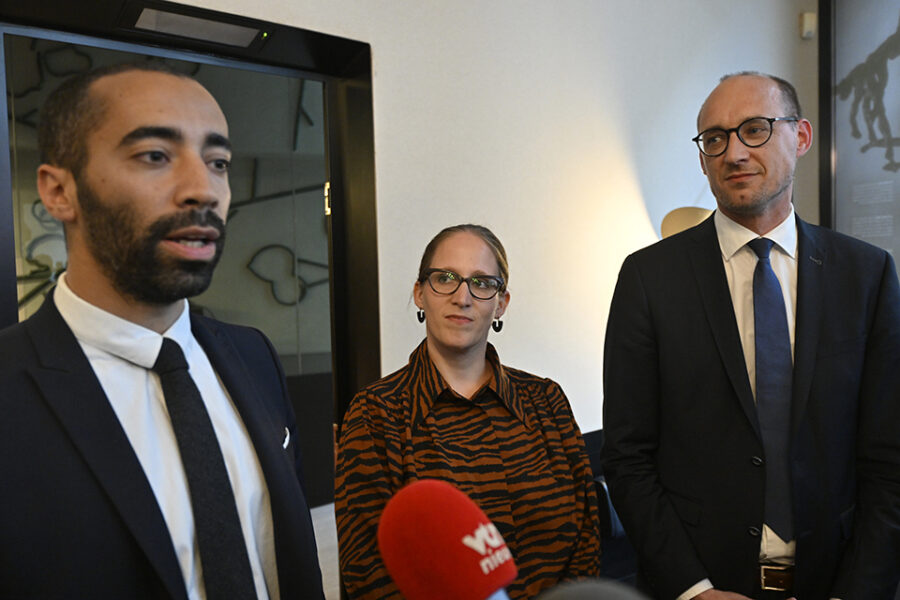 CD&V-voorzitter Sammy Mahdi met partijgenoten Nicole De Moor en Vincent Van
Peteghem.