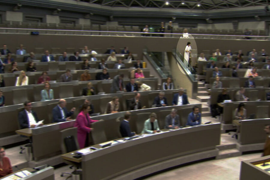 De ‘intrede’ van El Kaouakibi in het Vlaams Parlement.
