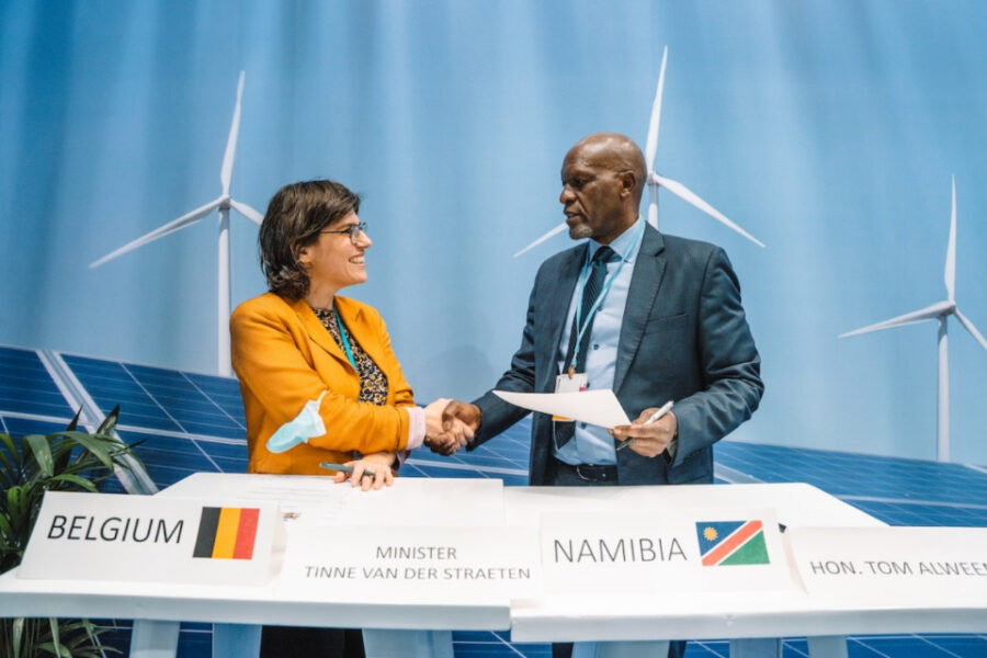 Minister van Energie Tinne Van der Straeten sluit akkoord met Namibië voor
groene waterstof. Een belangrijk onderdeel van haar federale waterstofstrategie.