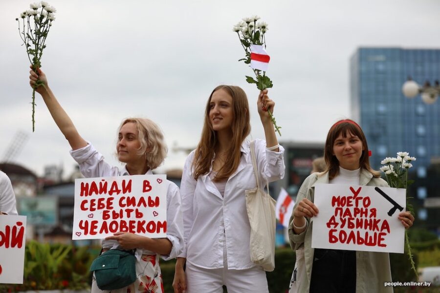 Wit-Russische vrouwen tijdens de protesten van 2020.