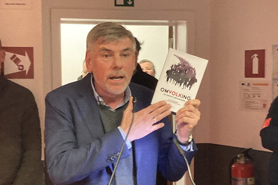 Filip Dewinter stelde in Gent zijn boek ‘Omvolking’ voor.