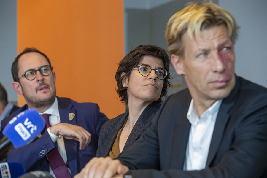 Justitieminister Vincent Van Quickenborne, minister van Energie Tinne Van der
Straeten en CEO Chris Peeters van Elia.