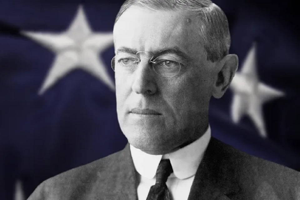 8 Jan.  Hari bersejarah: Woodrow Wilson menyerukan hak rakyat untuk menentukan nasib sendiri, dan dunia tidak mendengarkan