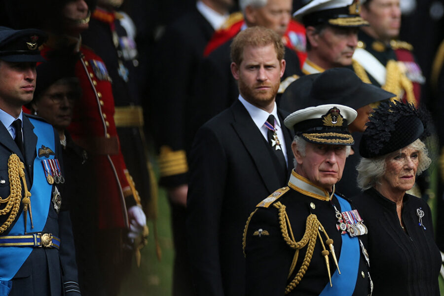 Prins Harry tijdens de uitvaart van koningin Elisabeth.