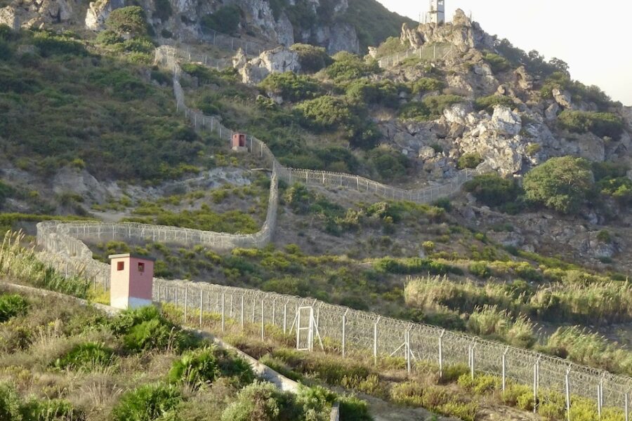 Straks overal grenshekken rond Europa, zoals hier in Ceuta?