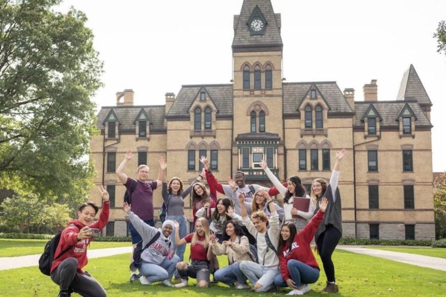 Vrijheid, blijheid aan de Hamline University in St. Paul, Minesota? Tot je
authentieke islamitische kunst toont…