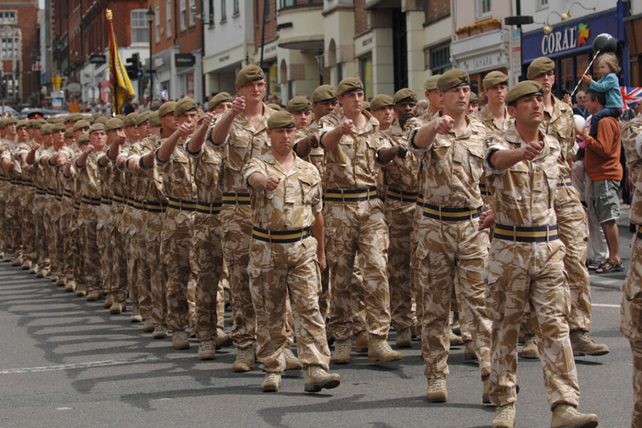 Het Britse leger telt vandaag nog 76.000 manschappen, minder dan de helft dan in
1990.