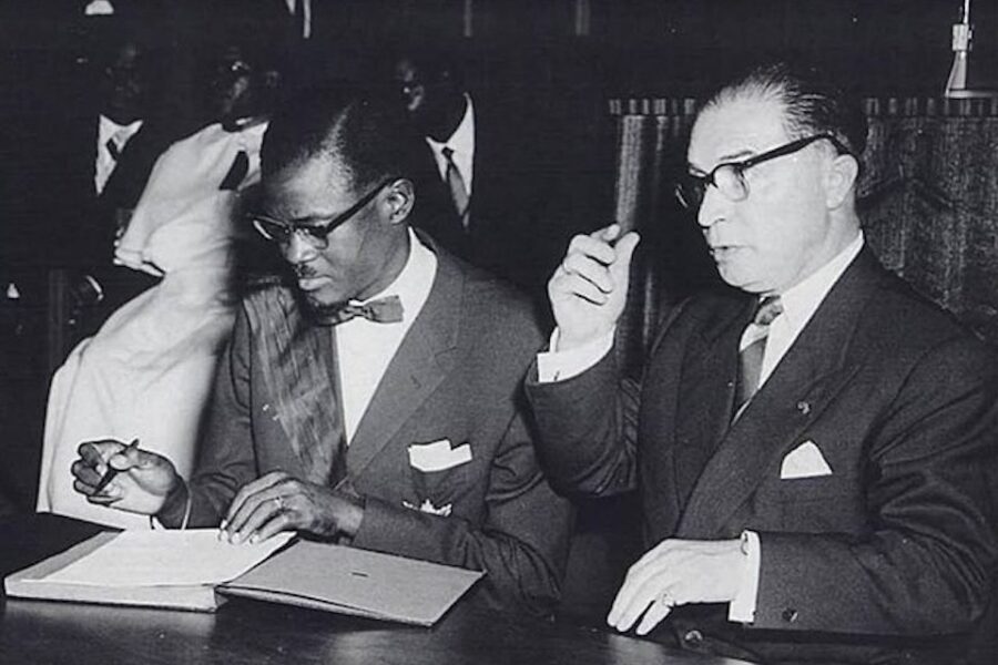 30 juli 1960: Patrice Lumumba en Gaston Eyskens ondertekenen onafhankelijkheid
van Congo.
