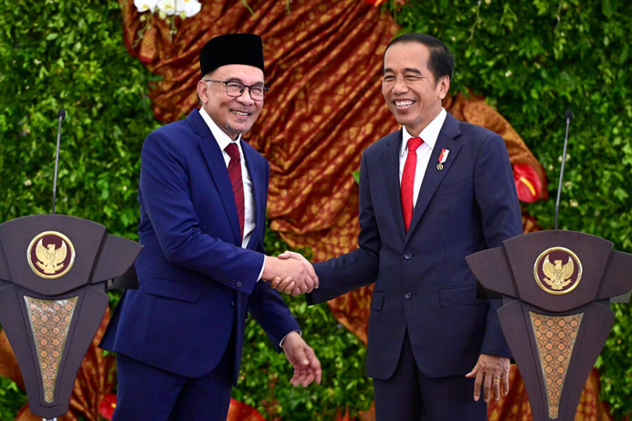 De Maleisische eerste minister Anwar Ibrahim en de Indonesische president Joko.