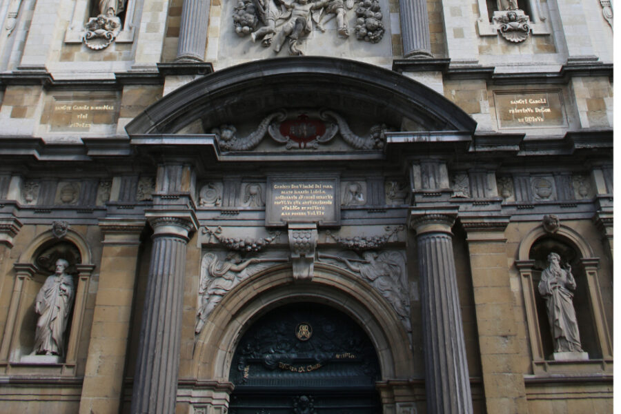De Sint-Carolus Borromeuskerk in Antwerpen, waar een deel van de tentoonstelling
te zien valt.
