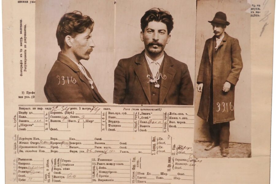 Politiefoto’s van Jozef Stalin (ca. 1911).