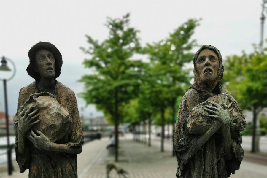 The Famine Memorial in Dublin. Ierland werd het zwaarst getroffen door
hongersnood.