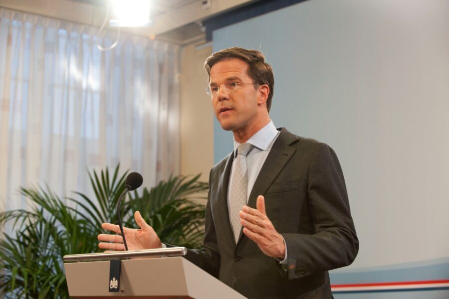 Waarom nam Mark Rutte plots de vlucht vooruit in de asielcrisis?