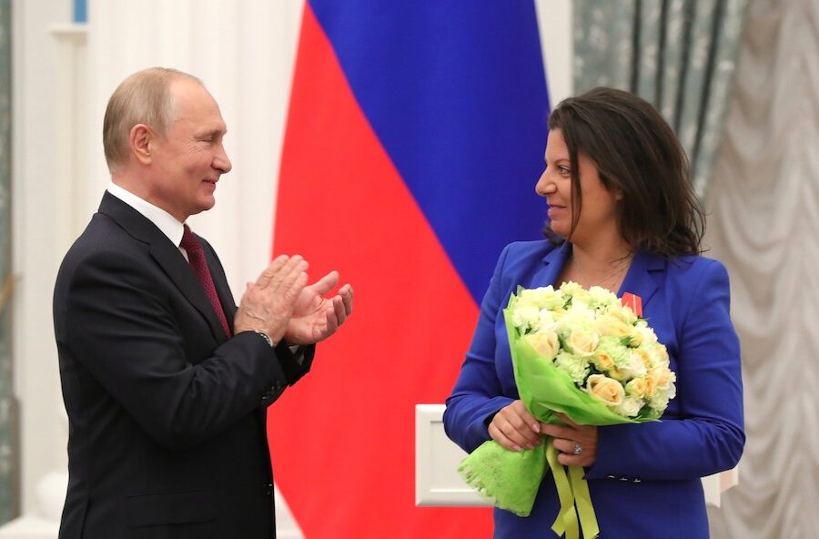 Vladimir Poetin en Margarita Simonyan.