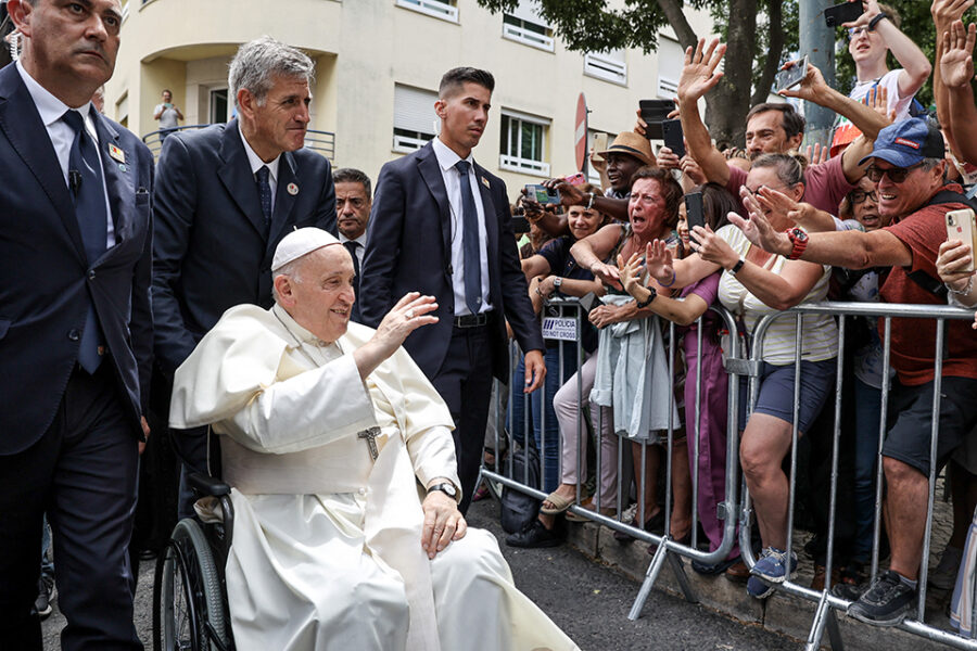 Paus Franciscus tijdens zijn bezoek aan de Wereldjongerendagen in Lissabon.