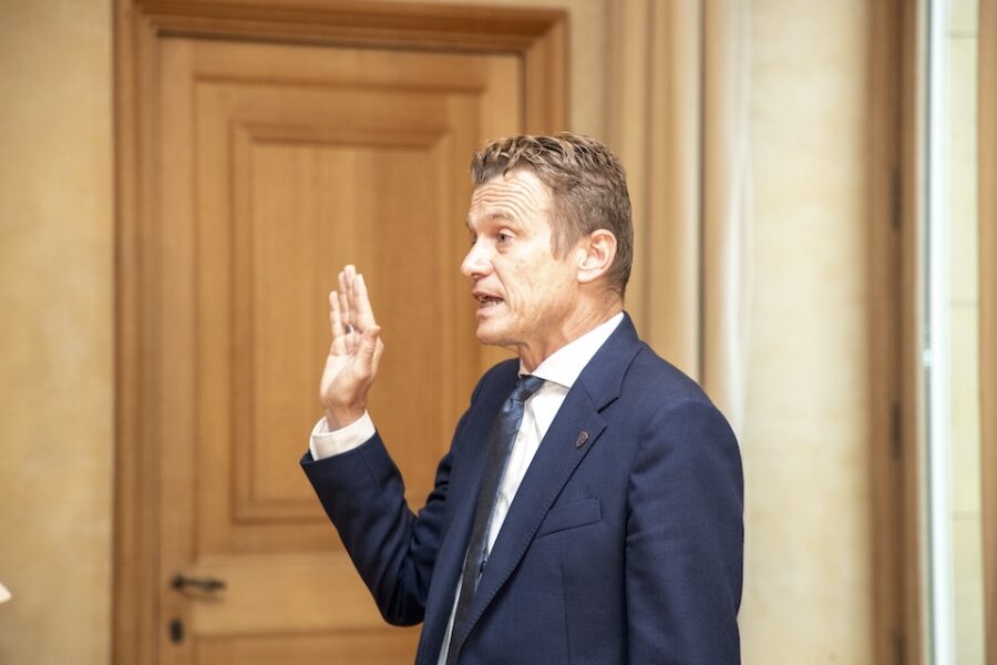 Nieuwe justitieminister Paul Van Tichglet legt de eed af bij de koning.