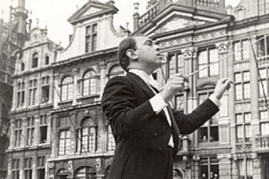 Hendrik Diels (1901-1974), dirigerend op de Grote Markt in Brussel