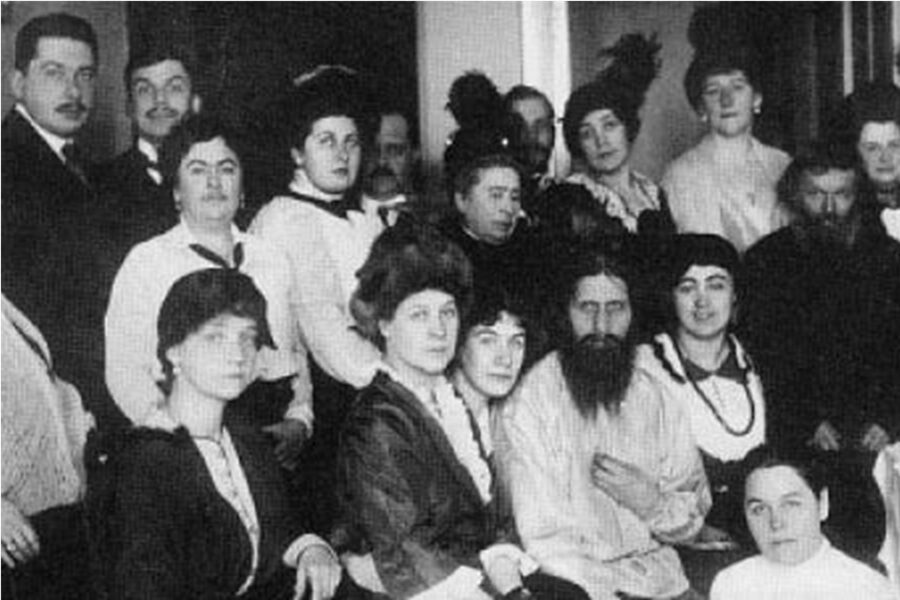 Raspoetin (1869-1916) tussen de dames van het Russische hof