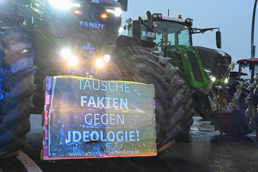 Duitse boeren protesteren tegen het beleid van hun regering.