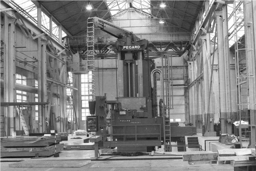 Een Pégardmachine in de fabriek in Andenne
