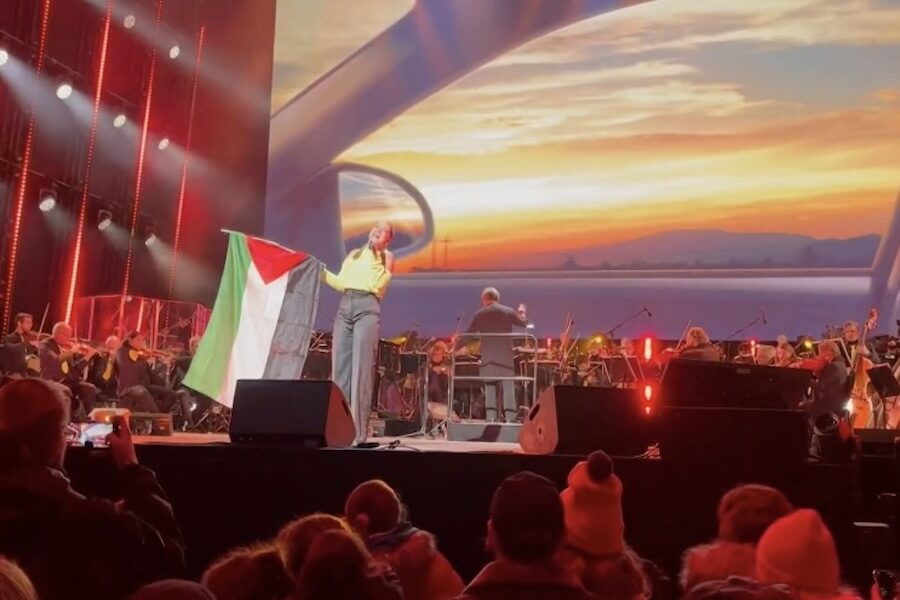 Laura Tesoro: ooit verdedigde ze België op het songfestival, vandaag verdedigt
ze Hamas…