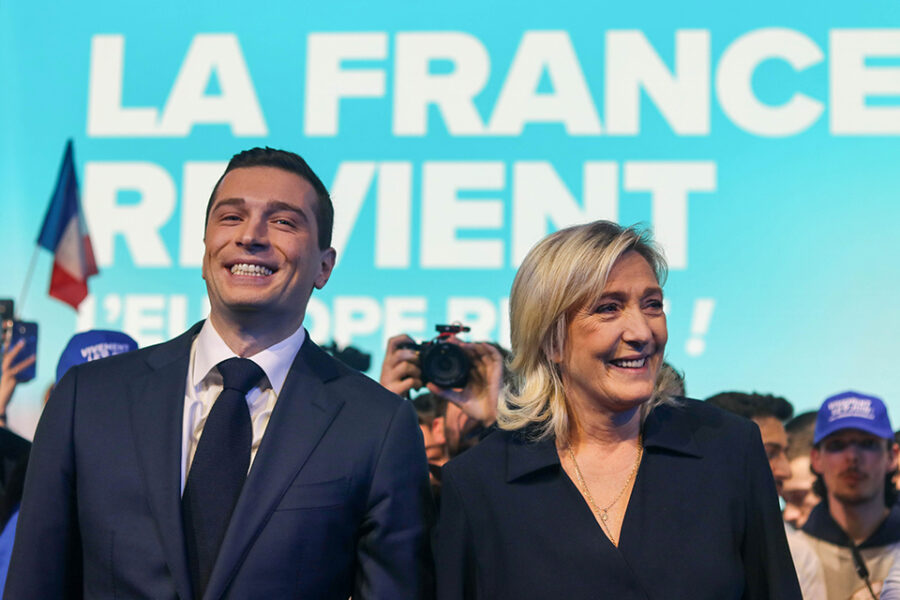 Jordan Bardella en Marine Le Pen tijdens de laatste campagnemeeting van hun
partij.