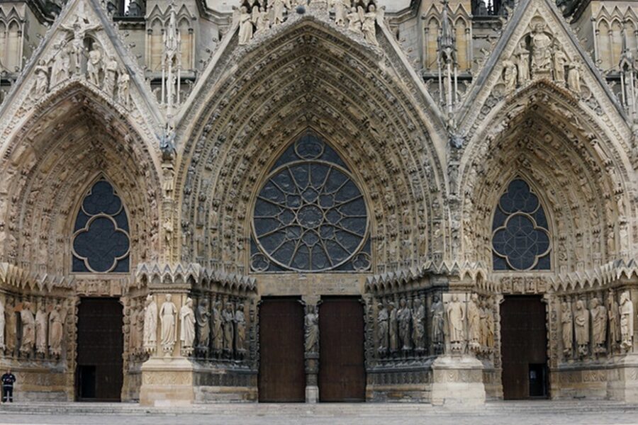 Portalen aan de westgevel van de Kathedraal van Reims.
