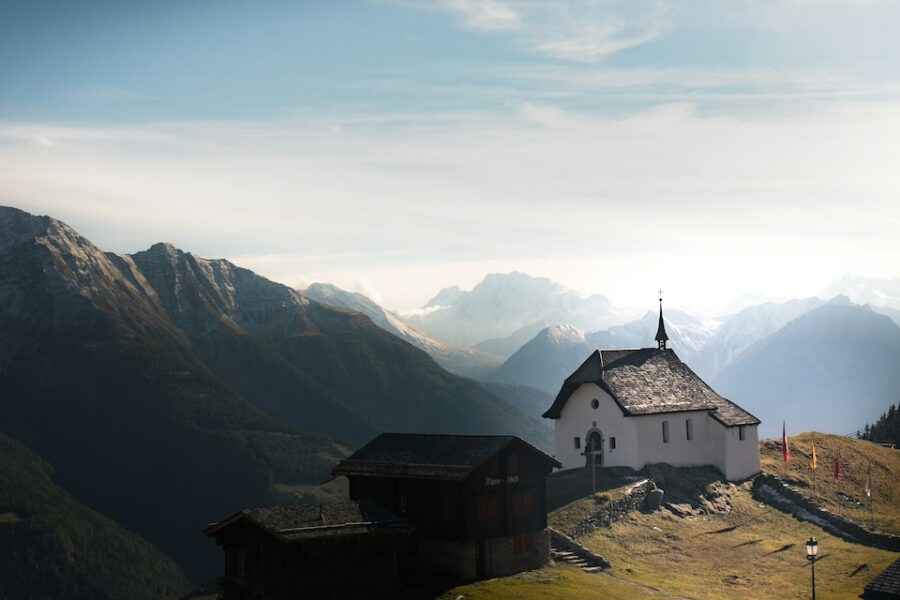 Hoog in de bergen in het tweetalige Zwitserse Alpenkanton Wallis.