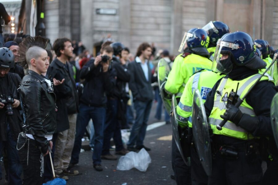 De politie in Londen tijdens een demonstratie.